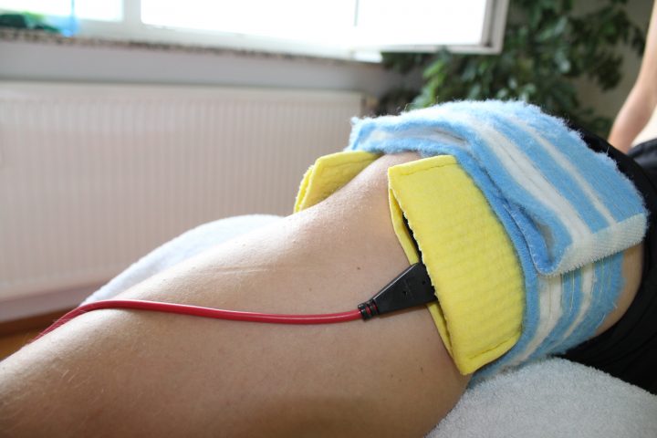 Elektrotherapie am Knie in Freising